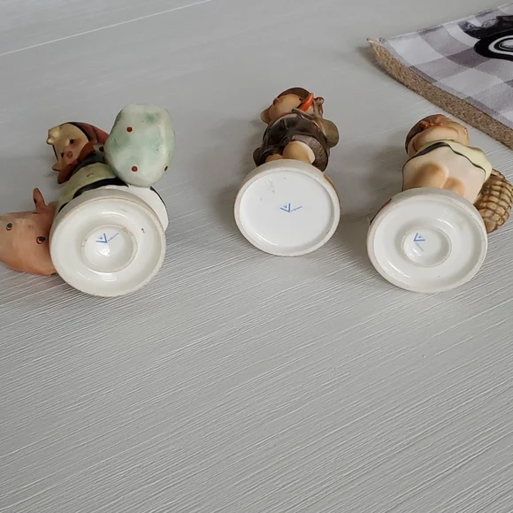 Hummel Figurines - Picture 6 of 8